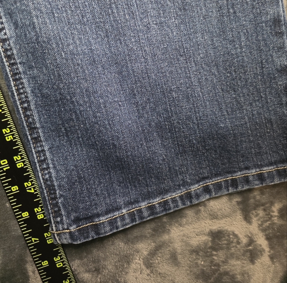 M4 Legacy Stretch JeanStyle No. 10022674Mid riseClassic 19" boot cut leg opening - Picture 14 of 14